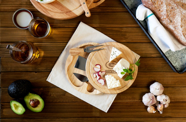 Una hermosa tabla de quesos de verano - picnictime.com