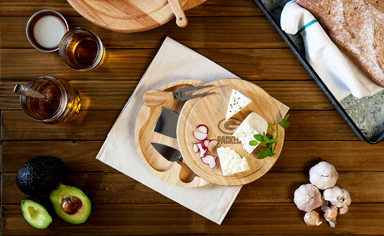 Una hermosa tabla de quesos de verano - picnictime.com