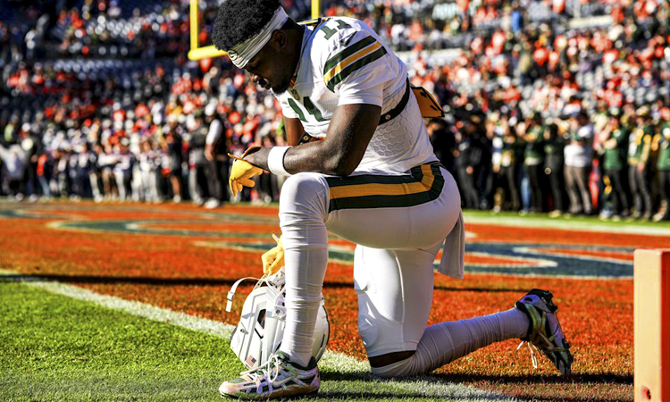 Una oración por los compañeros caídos - packers.com